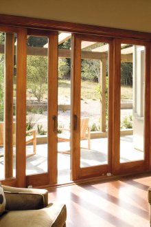 Дървена балконна врата