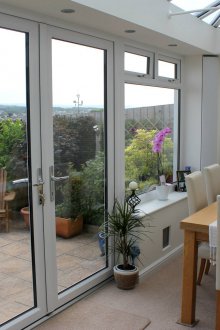 Дизайн на балконна врата в кухнята