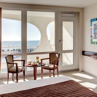 Балконна врата в спалнята