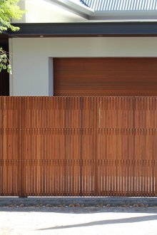 Вертикална порта в къщата