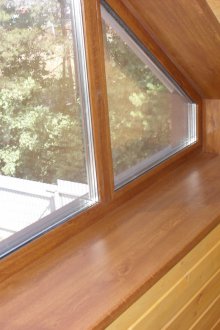 Склонове от ламинат в таванския прозорец