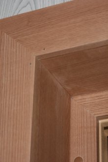 Междинни ламинирани склонове на вратите