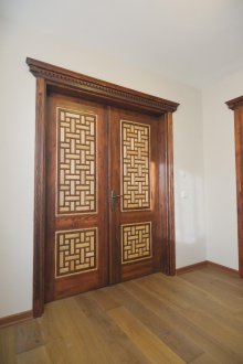 Резбовани склонове за врати