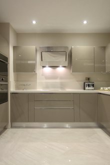 Сив лъскав кухненски комплект