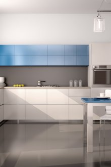 Син акцент върху сива кухня