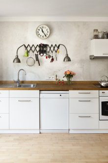 Светло сива кухня