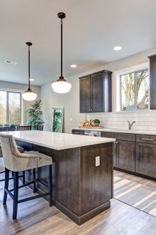 Сива скала в кухнята