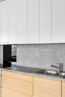 Сиви стени в кухнята