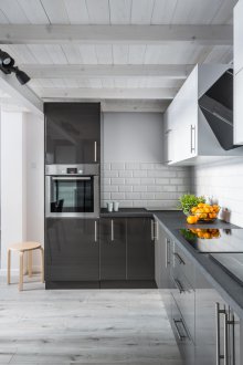 Комбинацията от тъмно и светло сиво