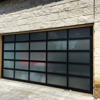 Черна висяща порта