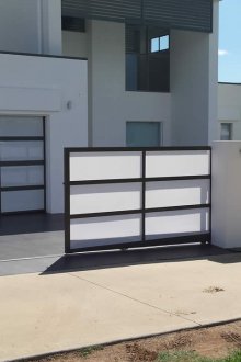 Окачени порти на рамката