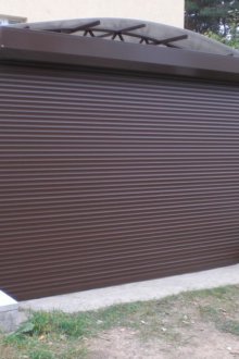 Надземни порти с ролетни щори