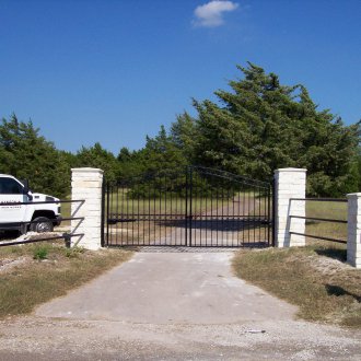 Порта от профилна тръба в страната