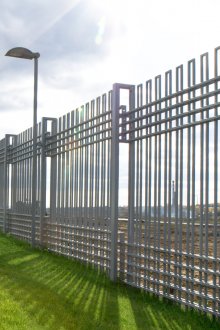 Сива порта от профилна тръба