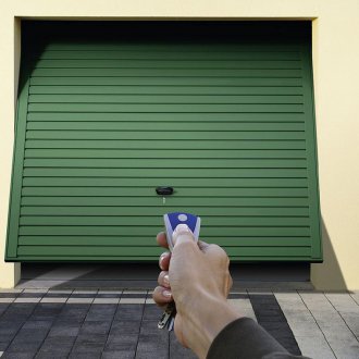 Remote-controlled lifting gates