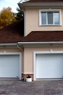 Lifting garage doors