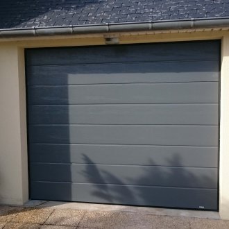 Секционна врата