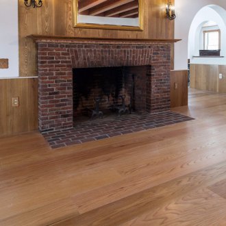 Масивна дъска в декорацията на хола