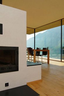 Масивна дъска в селска къща