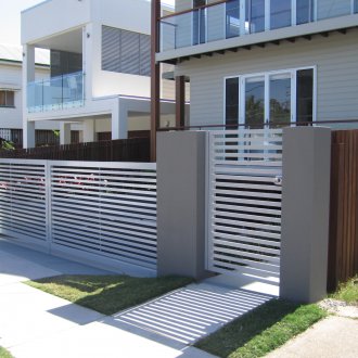 Конзолна порта, изработена от метал