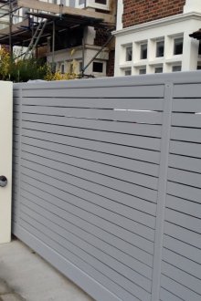 Сива конзолна порта