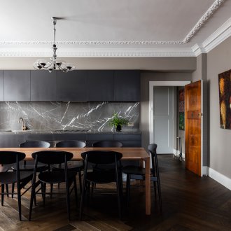 Паркет коледно дърво в кухнята