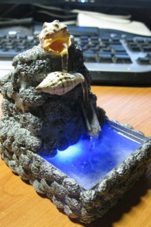 Черен фонтан с подсветка