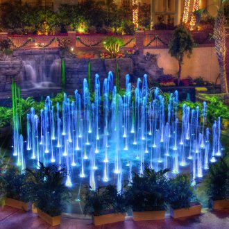 Градински фонтан с подсветка