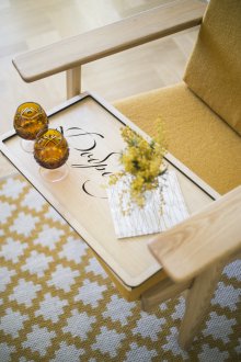 Маса за закуска с надпис