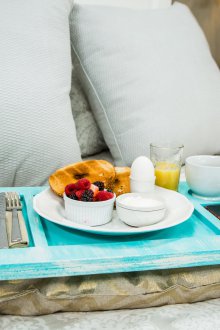 Маса за закуска на възглавницата