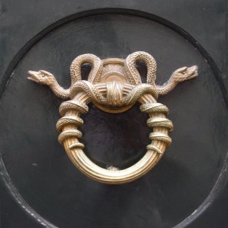 Врата звънна