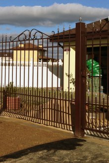 Стълбове за метални порти