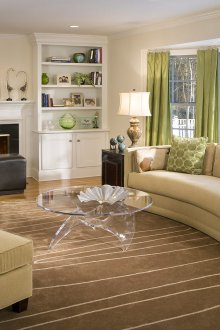 Комбинацията от зелено и кафяво в хола