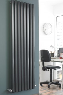 Вертикален радиатор в офиса