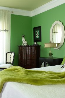 Зелено в неокласическата спалня