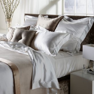 Peralatan katil sutera