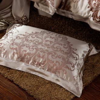 Selimut sutera dengan perhiasan