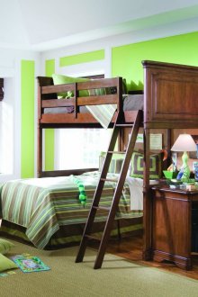 Светлозелен тапет в детската стая