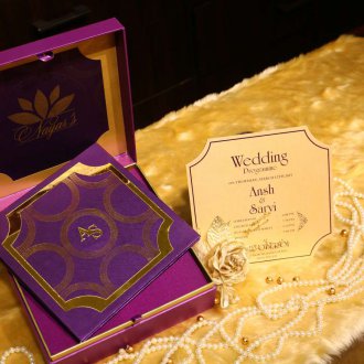 Поканена сватбена покана