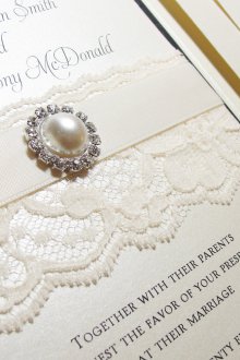 Сватбена покана с дантела