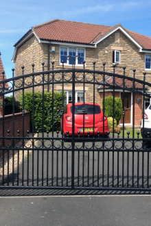 Метална чугунена порта