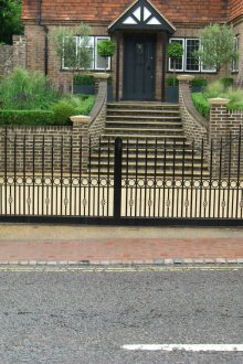 Метални ковани порти