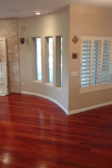 Лъскав червен ламинат