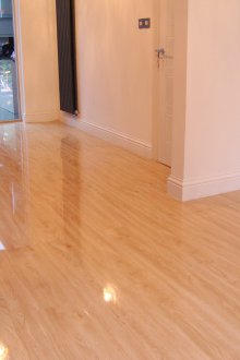 Лъскав лек ламинат