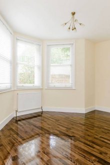 Лъскав ламинат в селска къща