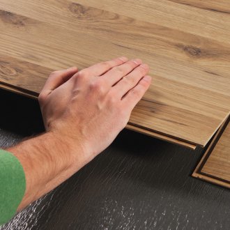 Ламинат, състарен от замък