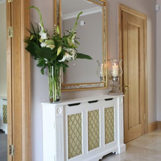 Входно антре в класически стил за тесен коридор