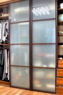 Входно антре с килер за тесен коридор