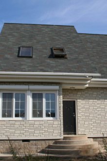 Незавършен сайдинг на сутерена