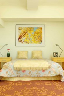 Yellow interior accents in the bedroom
